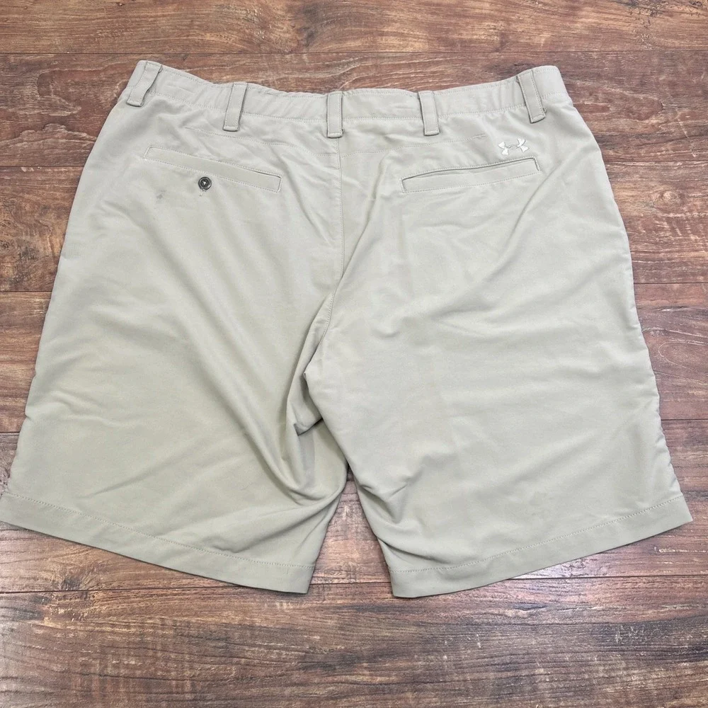 Under‎ Armour Heatgear Shorts Mens 42 Loose Fit Beige Tan Golf Outdoors Stretch